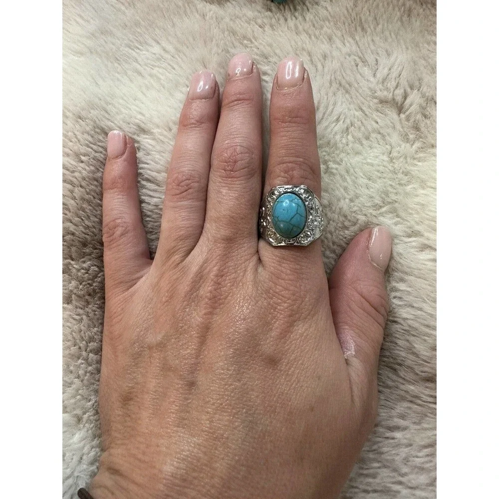 Oval Turquoise And Silver Costume Western Ring Sz 8